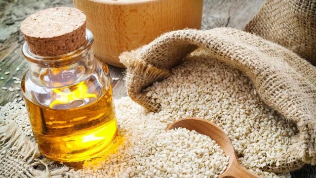 Koristi i štete sezamovog ulja. Kako ispravno napraviti sezamovo ulje. Primjena sezamovog ulja za kosu, lice, zube, hranu