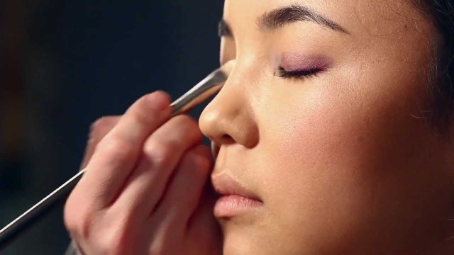 درس های آرایش برای چشم آسیایی. نحوه استفاده از آرایش برای چشم آسیایی با حلق آویز پلک ها - دستورالعمل