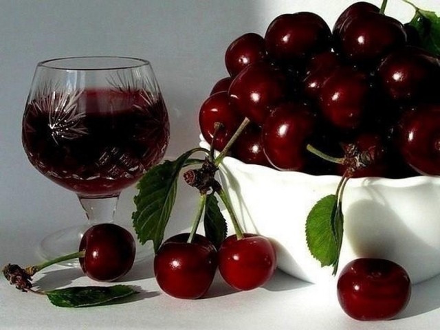 Hur man gör vin från söt körsbär hemma. Enkla hemlagade vin recept från körsbärssteg för steg med foton