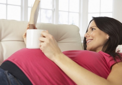 Kaffe under graviditeten i början och senare datum. Är det möjligt att dricka kaffe under graviditeten. Hur påverkar kaffe för graviditet