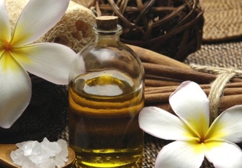 Properties of essential oil vanilla. Application of vanilla oil for hair, face and body at home