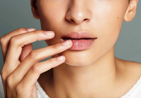 Why lips are weathered. How to cure the stubble lips: what to do at home