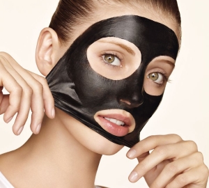 Черно маска за лице в домашни условия