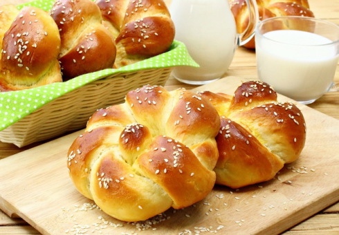 როგორ bake გემრიელი buns ღუმელი. რეცეპტები Buns წელს ღუმელი: ეტაპობრივად ფოტოებით. როგორ საზ საფუარი ცომი for buns ღუმელი