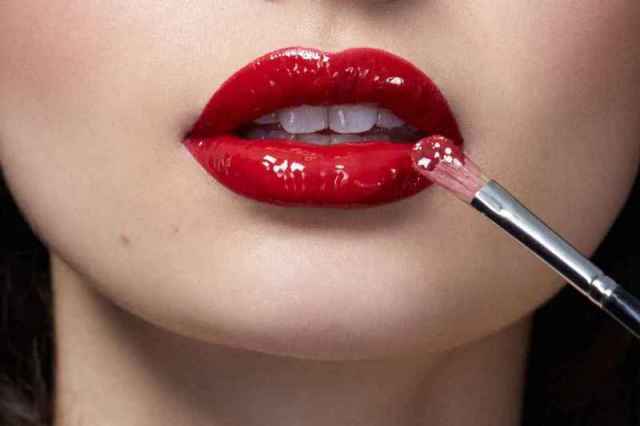 Как правильно красить губы помадой, блеском. Как правильно красить губы карандашом — фото