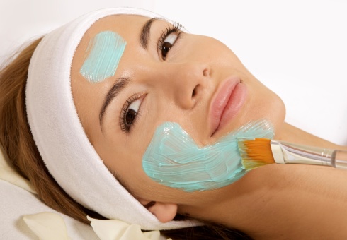 Glykolickou peeling na čistenie pokožky tváre