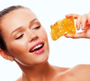 Application of honey for hair